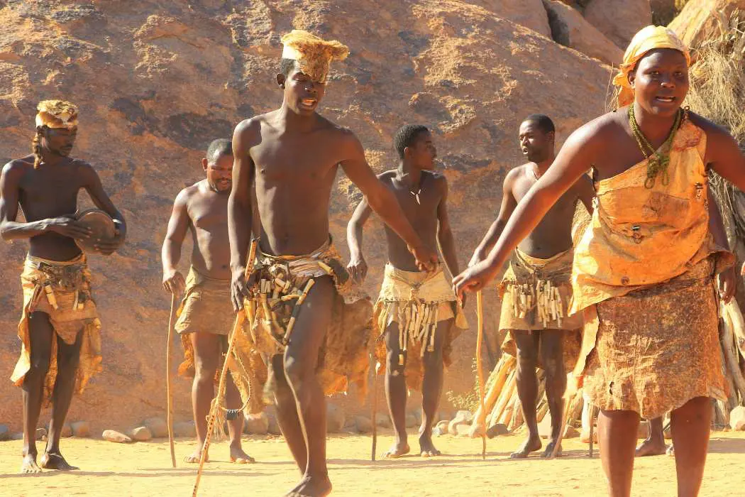 boscimani-san-kalahari-mokoro-1