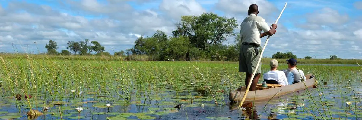 delta-dell-okavango-mokoro 