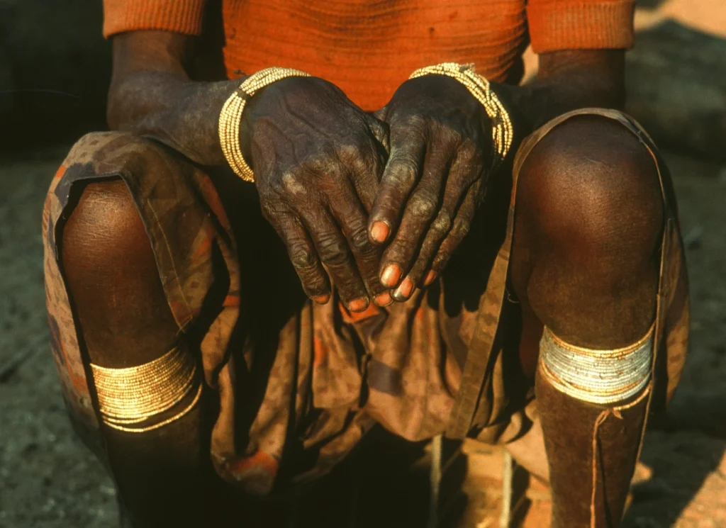 3 viaggi in angola popolo del cunene | Mokoro