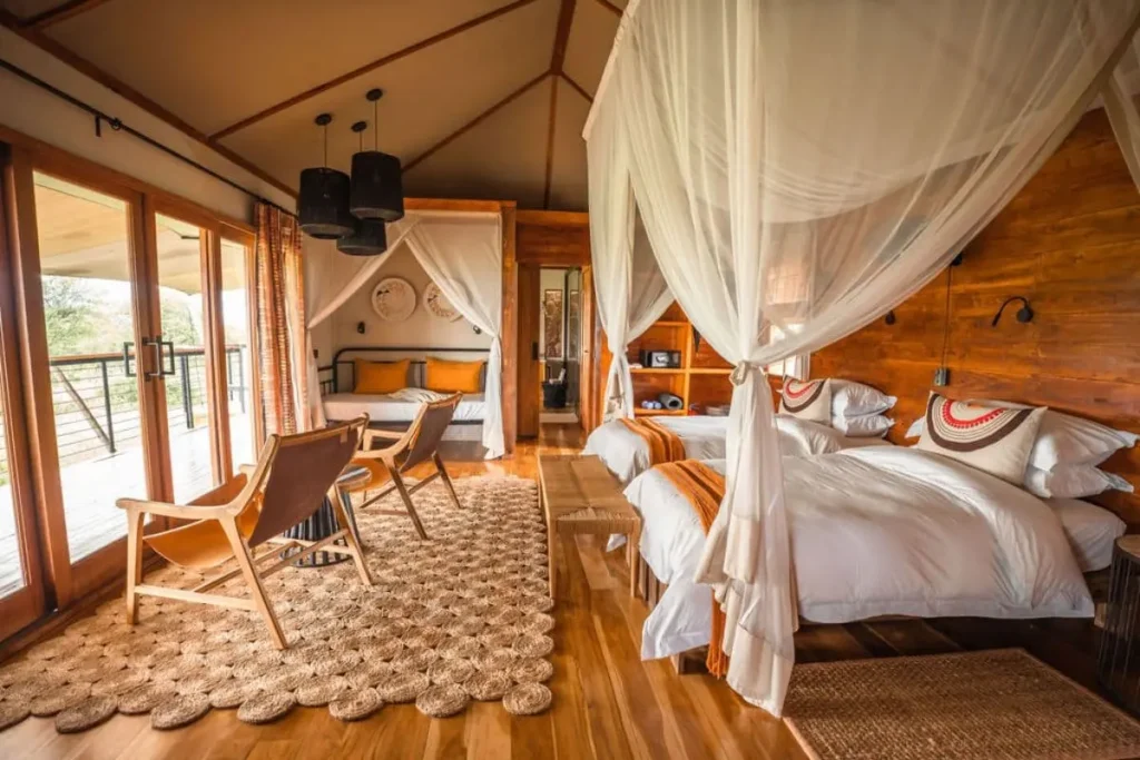 lodge-safari-tanzania-camera-familiare-mokoro