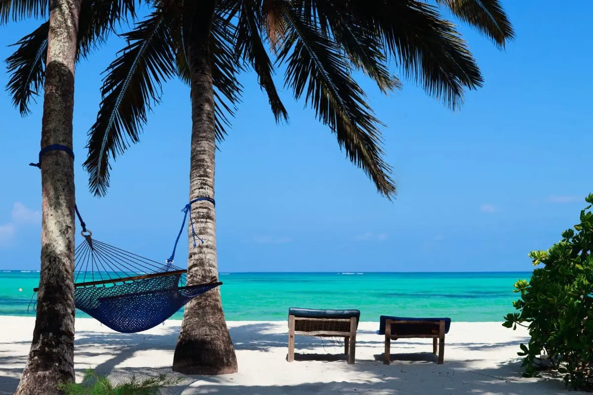 zanzibar-spiaggia-sabbia-bianca-oceano-indiano-mare-tanzania